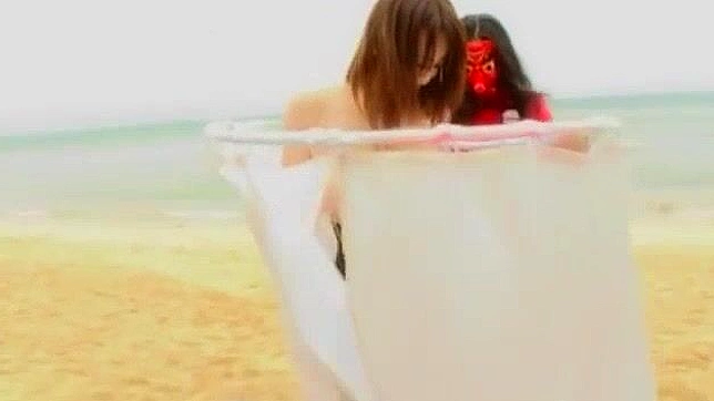 日本艳妓高仓麻衣的刺激三人行JAV片段