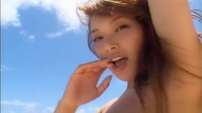 AIDA优爱的裸体蹦床秀，挺拔奶子引人注目