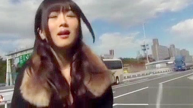 日本AV片：迷人的大槻ひびき被巨大阳具呛住～日式性爱视频