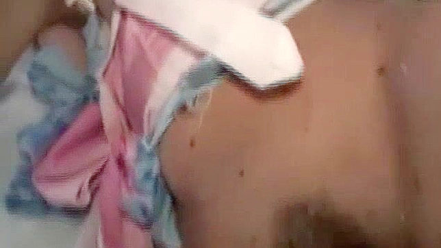 日本婊子在JAV片段中的激烈自慰高潮体验