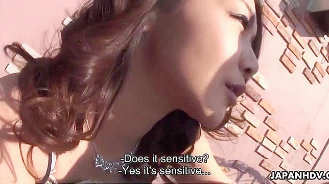 日式校服少女阳台被恋人激情征服