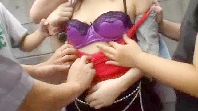 日本公共JAV – 疯狂女孩在最好的户外场景中