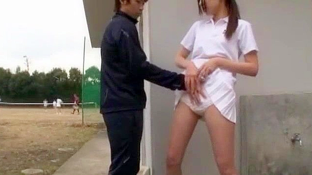 日式性感：Kana Oohori和Yuri Konishi户外激情演出