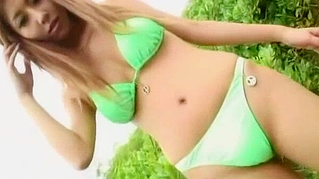 在热辣海滩JAV片段中体验日本美女香澄佳代的性感快感。