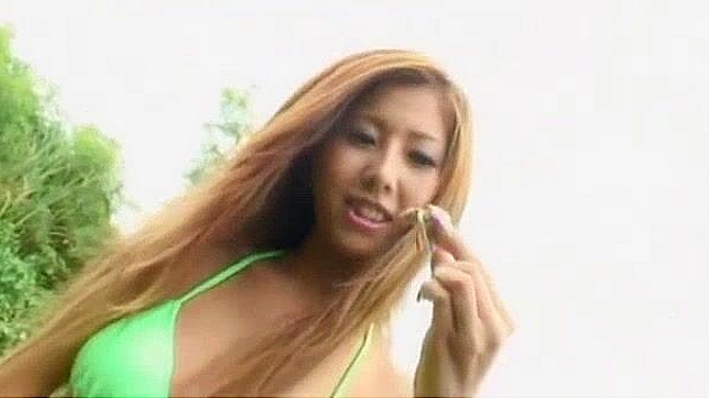 在热辣海滩JAV片段中体验日本美女香澄佳代的性感快感。