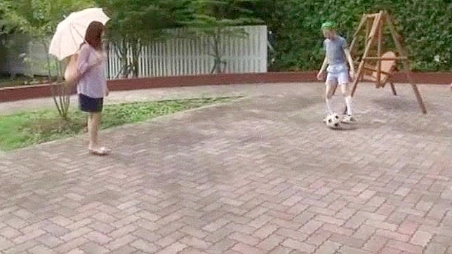 日本色情明星由纪美沙出演的户外JAV影片