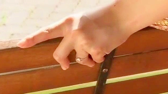 日本色情明星由纪美沙出演的户外JAV影片