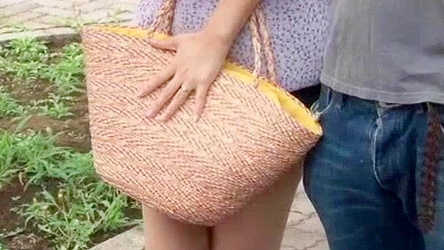 日本色情明星由纪美沙出演的户外JAV影片