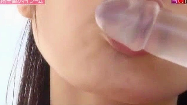 日本AV女优杉崎杏里与有村千佳的震撼自慰器大战场景