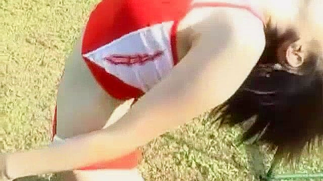 饥渴日本AV女星美山奈津美在异国体育电影中自慰淫穴