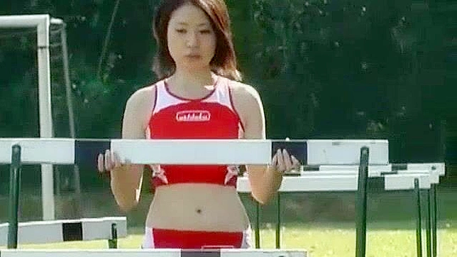 饥渴日本AV女星美山奈津美在异国体育电影中自慰淫穴