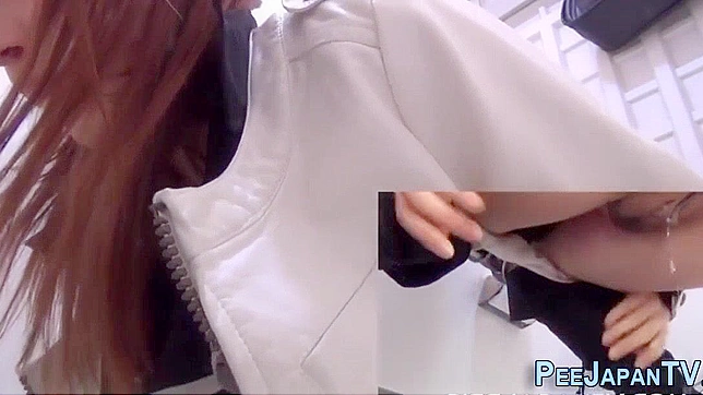 日式AV~可爱屁股公共场所小便 - 日本户外尿液秀