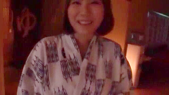 日本AV女神浅美优玛大胸诱惑三人性爱场面火热呈现