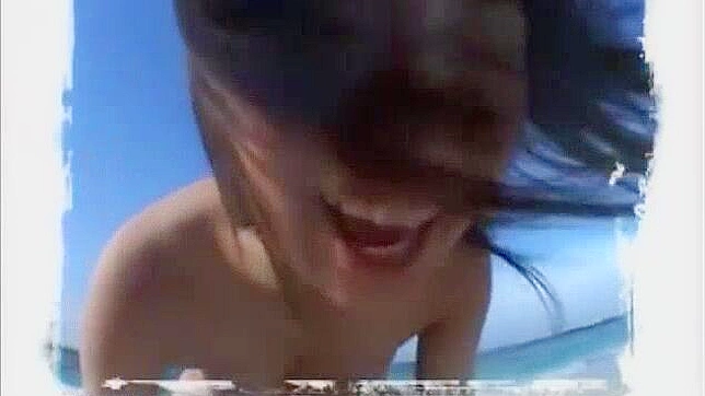 豪泽光在户外海滩的性感时刻让人心跳加速