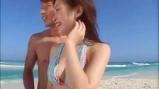 豪泽光在户外海滩的性感时刻让人心跳加速