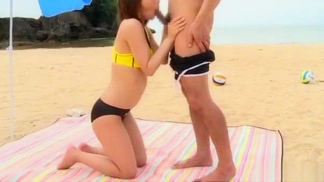 美丽的Ayami Shunka在海滩的火热一天