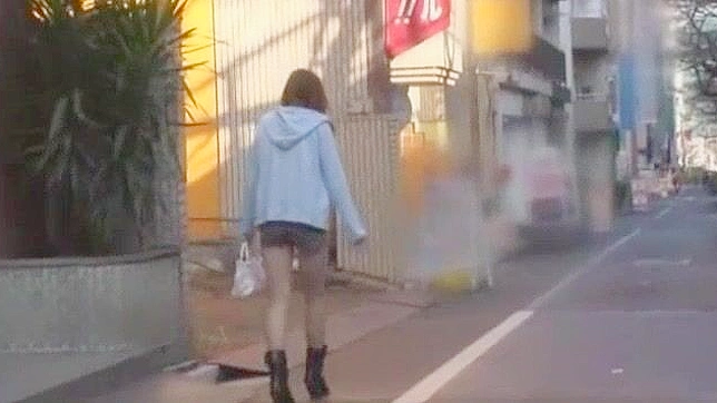 日本婊Nozomi在户外JAV片中的异国情色口交