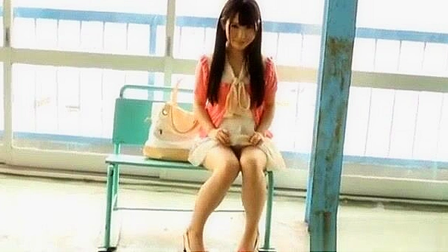 日系少女市条希美在车里被操拍成日本成人片