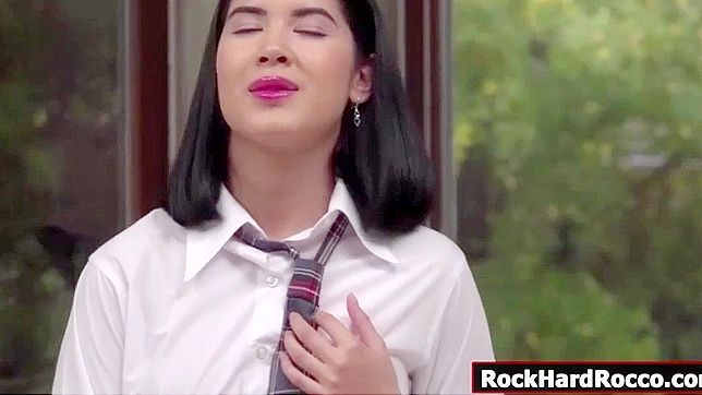 日本AV少女Dee被巨黑阳具深层征服 - 独家日式成人视频