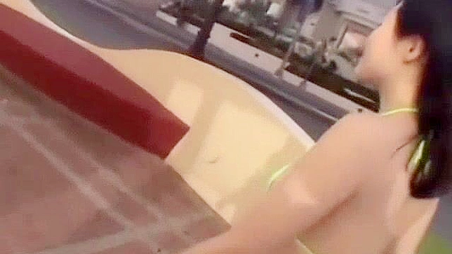 日本淫乱女忍者江比原志保的大奶在性感泳装JAV场景中