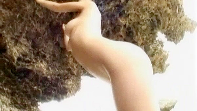 日本美女在海滩上的精彩JAV场景