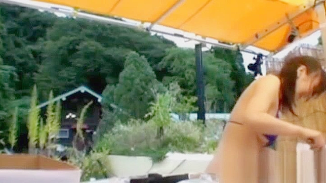 观看巨乳日本女孩在公共场合做爱的JAV视频！