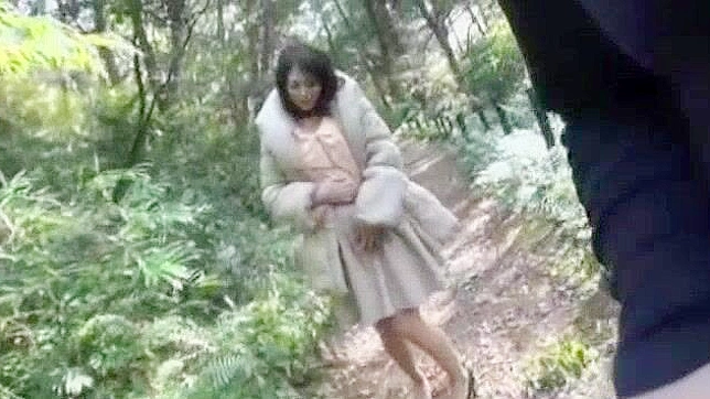 日本婊子音無香織在激動的JAV電影中大顯身手