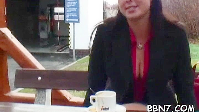 日本废弃建筑中的狂野性爱：JAV成人片精华特辑