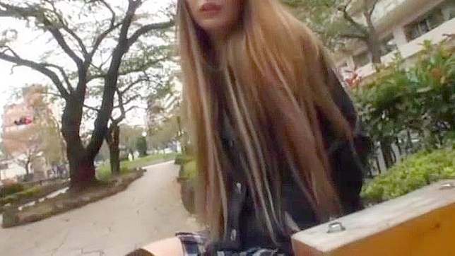 日本婊子上原花在精彩的软色情JAV影片中放纵