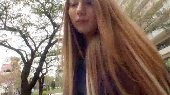 日本婊子上原花在精彩的软色情JAV影片中放纵