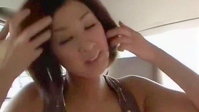 日本美女奈々佐惠琪在令人惊叹的大胸软色情JAV场景中