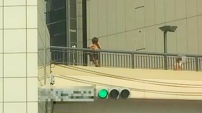 日本美女奈々佐惠琪在令人惊叹的大胸软色情JAV场景中