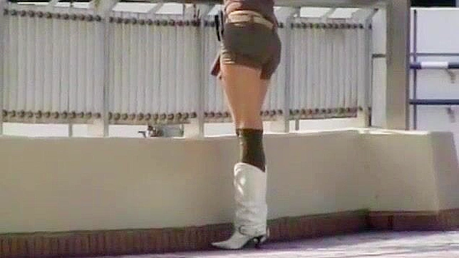 日本美女奈々佐惠琪在令人惊叹的大胸软色情JAV场景中