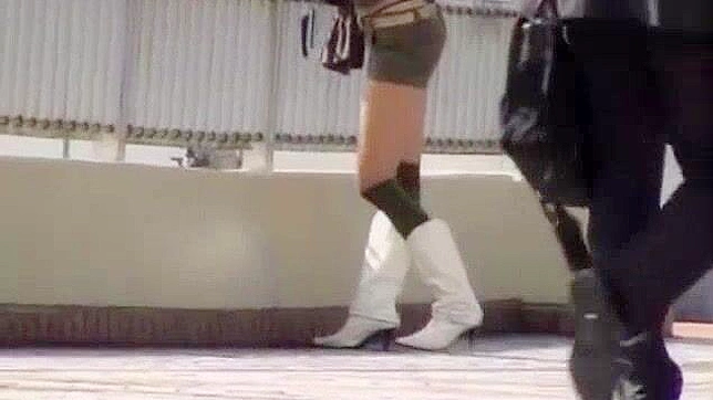 日本美女奈々佐惠琪在令人惊叹的大胸软色情JAV场景中