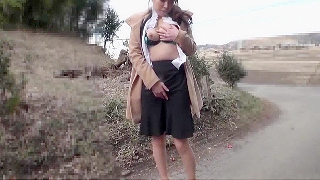 日本女孩户外自慰和JAV片段的异国情调体验