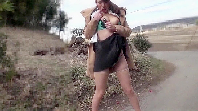 日本女孩户外自慰和JAV片段的异国情调体验