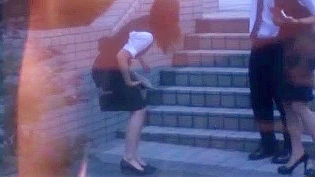 日本女孩在疯狂的户外JAV场景中自慰