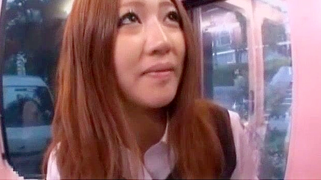 日本女孩在疯狂的户外JAV场景中自慰