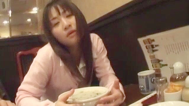 日本小胸模特穿超热丝袜的JAV电影片段