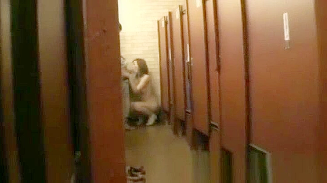 AI花手栞的第四部激情视频中的调皮行为