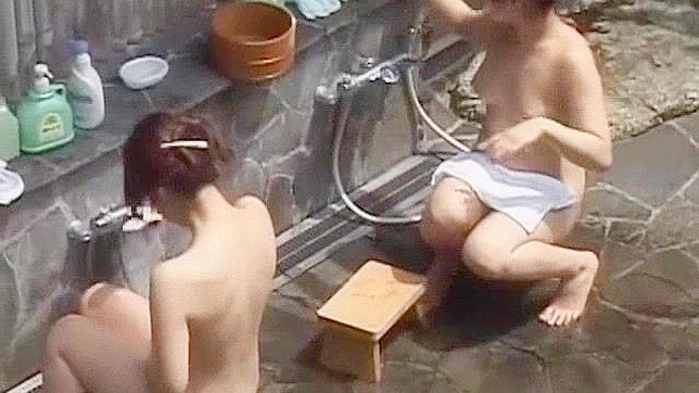 日本婊子桃崎真美在异国情调大奶口交JAV视频