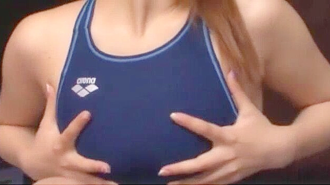 日本辣妹楓美成瀬在性感內衣JAV片段中火熱演出