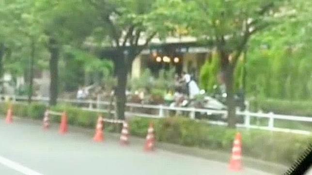 日本美女千尋真波在最佳秘書手交場景中盡情發揮