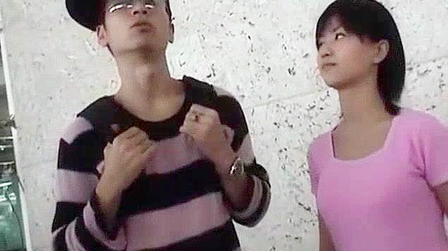 释放内心欲望，与日本淫乱美女Akane热火朝天的公共JAV场景