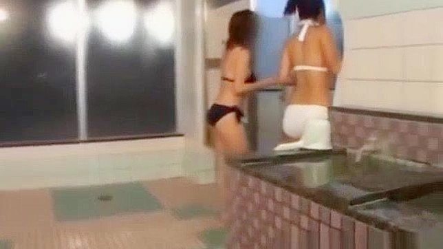 日本玩偶在公共温泉接受特殊服务—第一部分