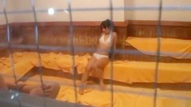 日本玩偶在公共温泉接受特殊服务—第一部分