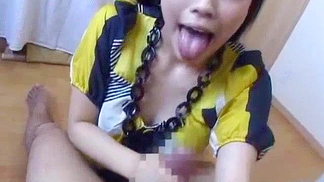 日本模特儿雏村有衣在JAV中的异国情趣手交与射精场景