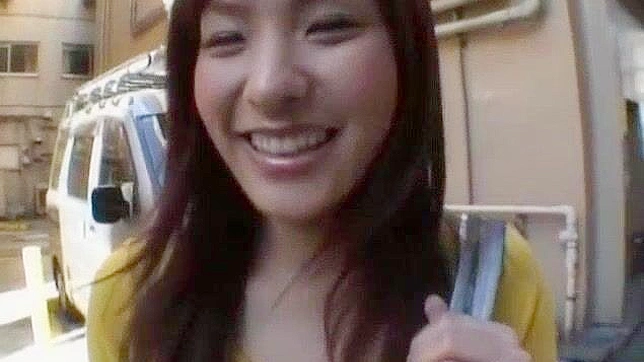 日本风骚女优步亚由花在户外JAV中的极致体验