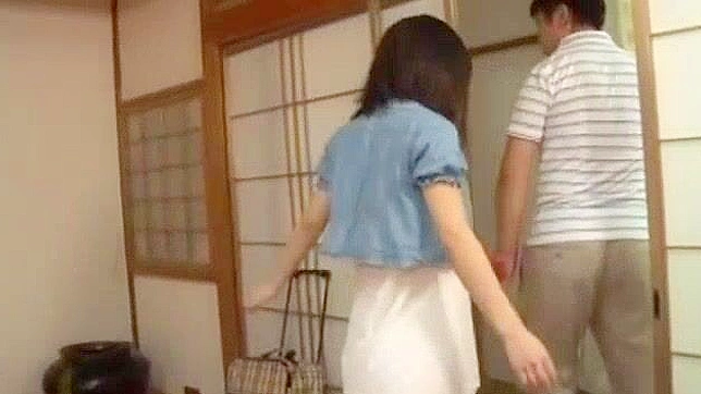 渴望的小島南日本女孩以最佳狗交方式展現豐滿雙峰的JAV視頻