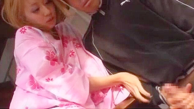 日式恋物视频~最火辣的日本美女木下若菜户外激情场景